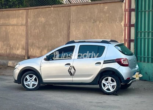 Renault Sandero Step Way 2015 Silver Automatic Used for Sale in Downtown - 5
