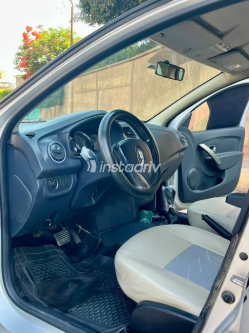 Renault Sandero Step Way 2015 Silver Automatic Used for Sale in Downtown - 7