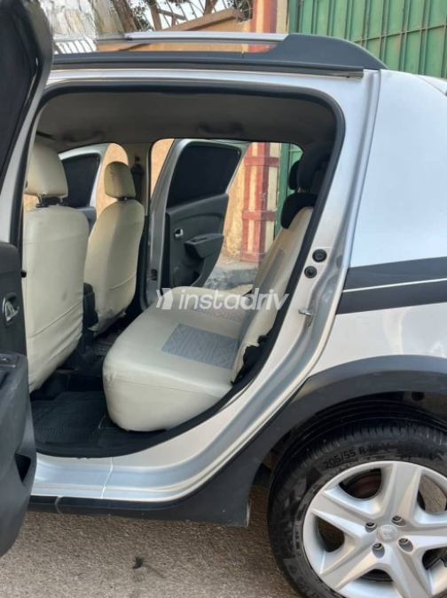 Renault Sandero Step Way 2015 Silver Automatic Used for Sale in Downtown - 8