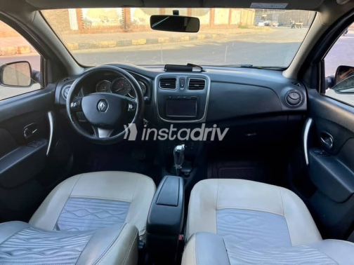 Renault Sandero Step Way 2015 Silver Automatic Used for Sale in Downtown - 9
