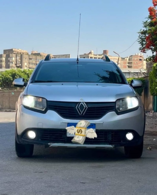 Renault Sandero Step Way 2015 Silver Automatic Used for Sale in Downtown