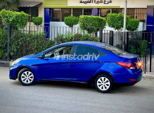 هيونداي اكسنت 2012 أزرق غامق أوتوماتيك مستعملة للبيع في داون تاون - 3