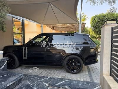 Land Rover Range Rover Vogue 2025 Black Automatic Used for Sale in Cairo - 1