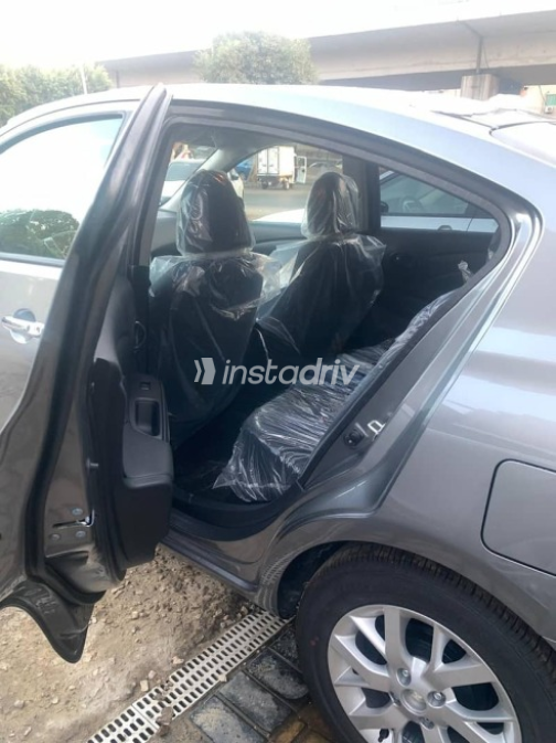 نيسان صنى 2027 رمادي أوتوماتيك جديدة للبيع في مدينة نصر - 3