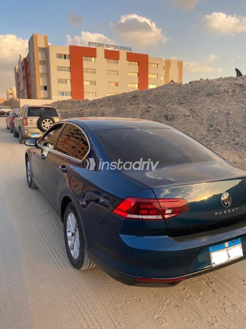 فولكس فاغن باسات 2021 أزرق أوتوماتيك مستعملة للبيع في مدينة نصر - 1