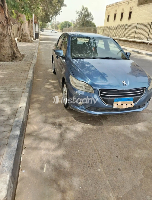 بيجو 301 2014 أزرق أوتوماتيك مستعملة للبيع في المعادى - 1