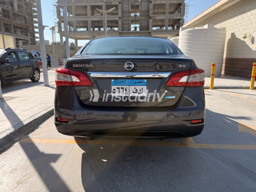 نيسان سنترا 2026 رمادي غامق CVT مستعملة للبيع في الجيزة - 1