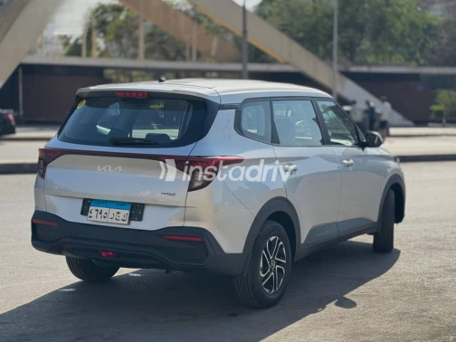 Kia Carens 2024 Silver Automatic Used for Sale in Cairo - 5
