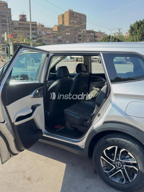 Kia Carens 2024 Silver Automatic Used for Sale in Cairo - 7
