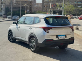 Kia Carens 2024 Silver Automatic Used for Sale in Cairo