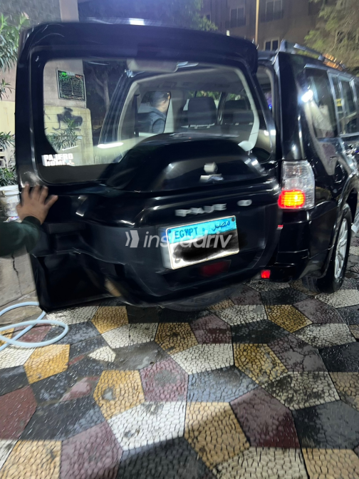 Mitsubishi Montero 2015 Black Automatic Used for Sale in Warraq - 3