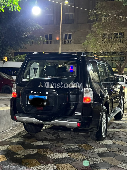Mitsubishi Montero 2015 Black Automatic Used for Sale in Warraq - 6