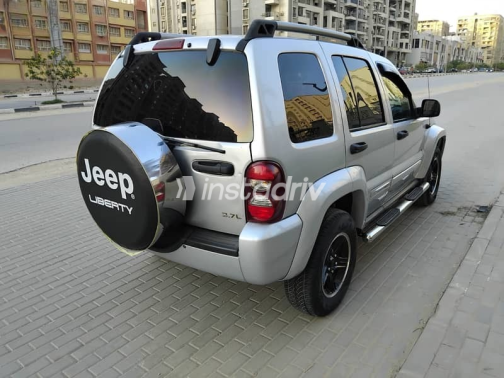 Jeep Liberty 2006 Silver Automatic Used for Sale in Cairo - 2