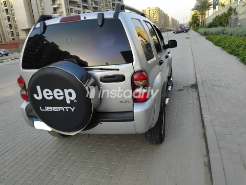 Jeep Liberty 2006 Silver Automatic Used for Sale in Cairo - 3