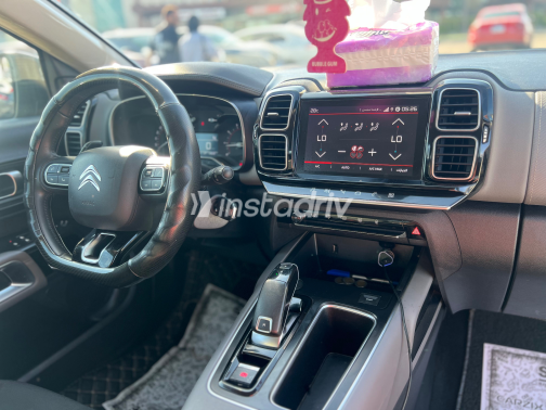 سيتروين C5 2022 أسود أوتوماتيك مستعملة للبيع في الإسكندرية - 10