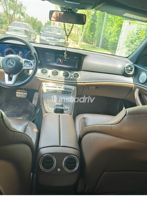 Mercedes E 200 2020 Black Automatic Used for Sale in Cairo - 3