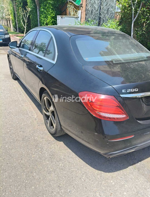 Mercedes E 200 2020 Black Automatic Used for Sale in Cairo - 4