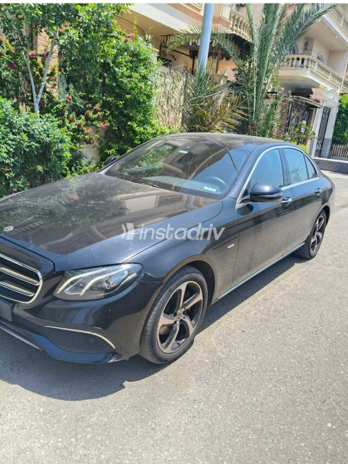 Mercedes E 200 2020 Black Automatic Used for Sale in Cairo - 5