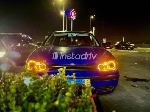 فولكس فاغن جولف 2001 أزرق غامق أوتوماتيك مستعملة للبيع في الجيزة - 1