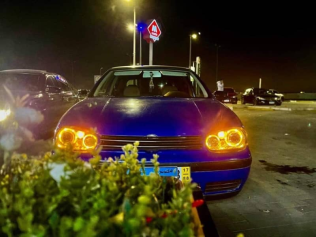 فولكس فاغن جولف 2001 أزرق غامق أوتوماتيك مستعملة للبيع في الجيزة