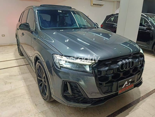 اودي Q7 2025 رمادي أوتوماتيك مستعملة للبيع في مدينة نصر - 3