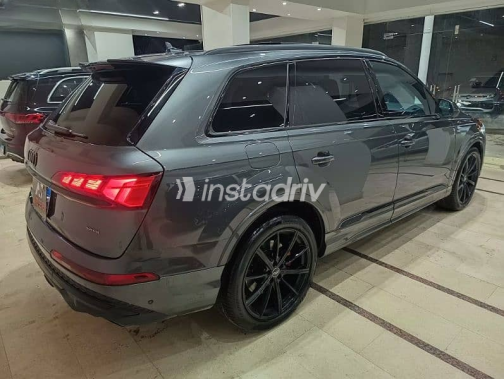 اودي Q7 2025 رمادي أوتوماتيك مستعملة للبيع في مدينة نصر - 5