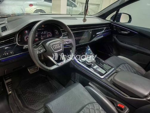 اودي Q7 2025 رمادي أوتوماتيك مستعملة للبيع في مدينة نصر - 9