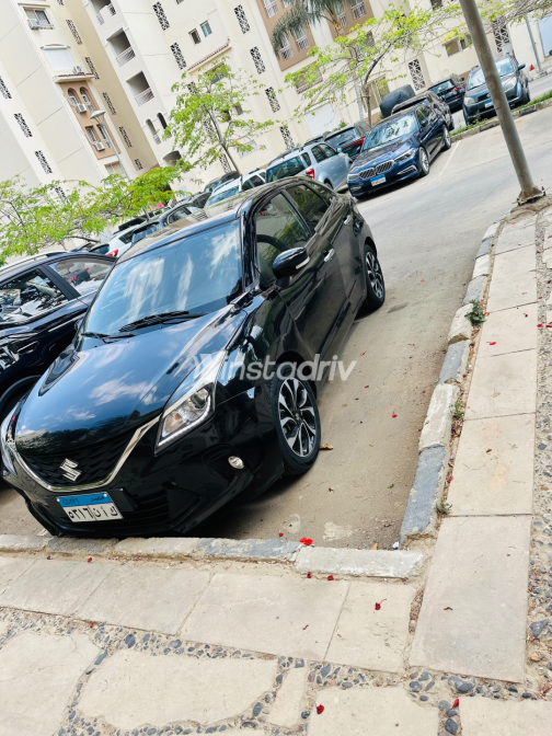 سوزوكى بالينو 2022 أسود أوتوماتيك مستعملة للبيع في مدينتى - 1
