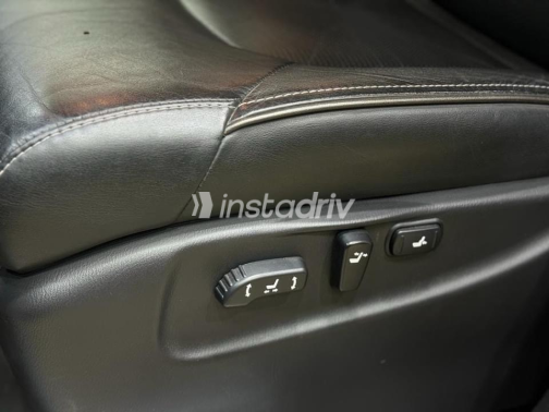 انفينيتي QX70 2016 أبيض أوتوماتيك مستعملة للبيع في شيراتون - 2