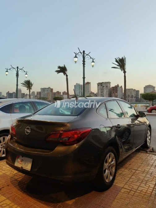 اوبل أسترا 2015 أسود أوتوماتيك مستعملة للبيع في دمياط - 9