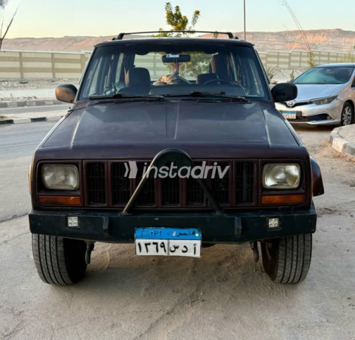 Jeep Cherokee 1999 Burgundy Automatic Used for Sale in Giza - 1