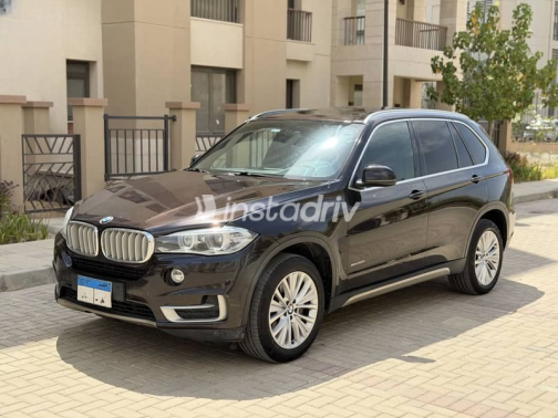 بي ام دبليو X5 2015 بني أوتوماتيك مستعملة للبيع في القاهرة - 1