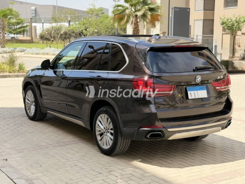 بي ام دبليو X5 2015 بني أوتوماتيك مستعملة للبيع في القاهرة - 2