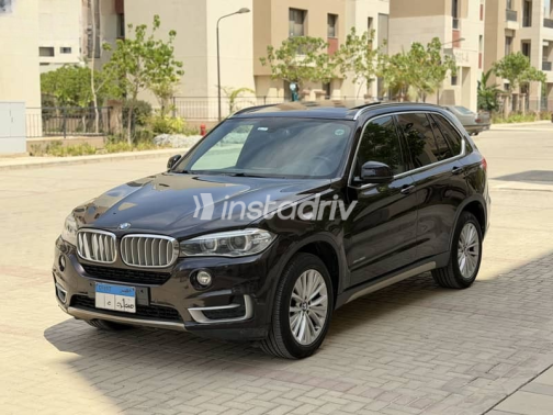 بي ام دبليو X5 2015 بني أوتوماتيك مستعملة للبيع في القاهرة - 8