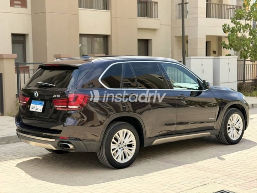 بي ام دبليو X5 2015 بني أوتوماتيك مستعملة للبيع في القاهرة - 10