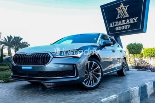 سكودا سوبيرب 2026 رمادي أوتوماتيك جديدة للبيع في مدينتى - 1