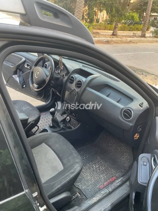 Renault Duster 2017 Black Manual Used for Sale in Cairo - 10