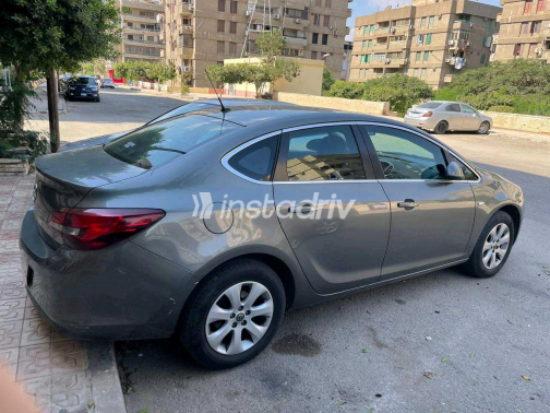 اوبل أسترا 2020 رمادي أوتوماتيك مستعملة للبيع في مدينة نصر - 7