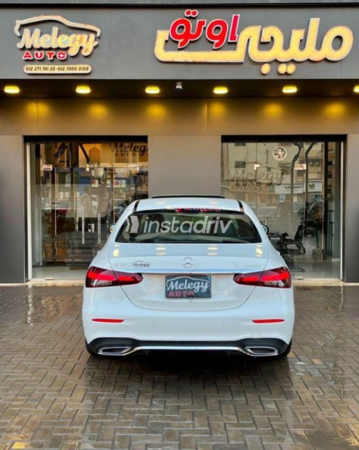 Mercedes E 200 2022 White Automatic Used for Sale in Cairo - 2