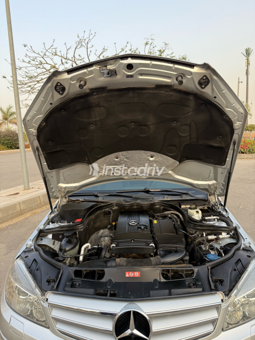 Mercedes C 180 2010 Silver Automatic Used for Sale in Madinaty - 4