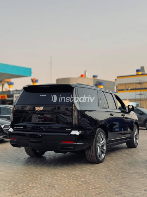 كاديلاك اسكاليد 2026 أسود أوتوماتيك جديدة للبيع في القاهرة - 3