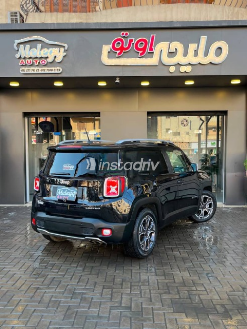 Jeep Renegade 2016 Black Automatic Used for Sale in Cairo - 4