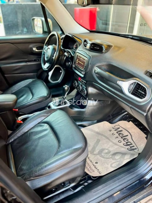 Jeep Renegade 2016 Black Automatic Used for Sale in Cairo - 9