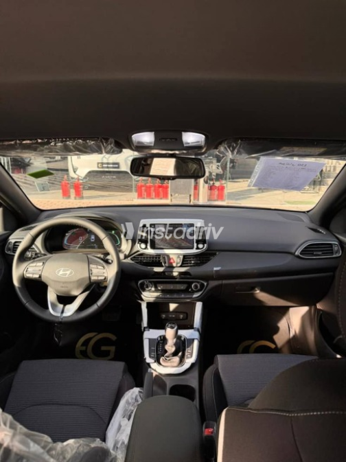هيونداي I30 2026 أزرق غامق أوتوماتيك جديدة للبيع في القاهرة - 8
