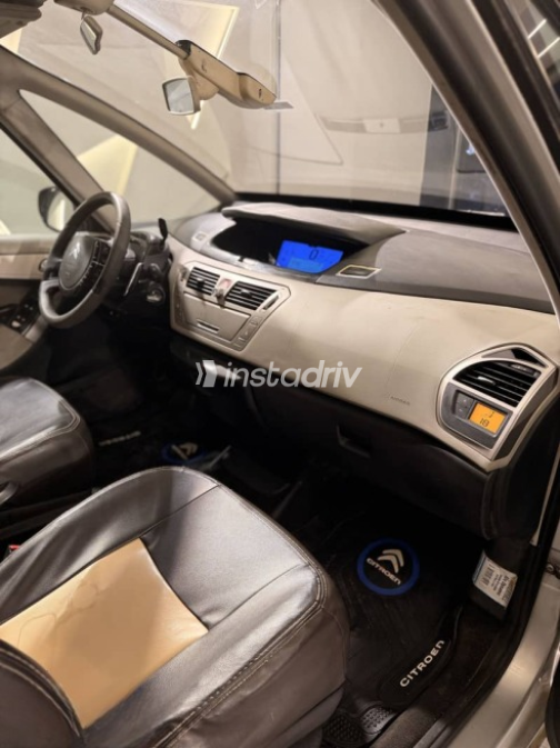Citroën C4 Grand Picasso 2008 Silver Automatic Used for Sale in Nasr city - 9