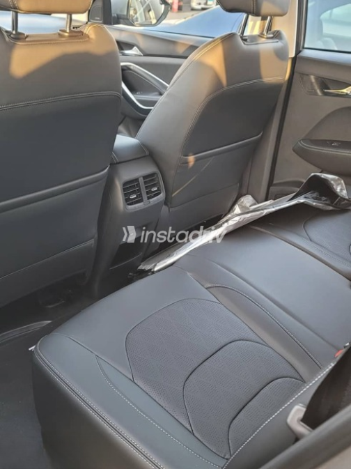 Chevrolet Captiva 2026 Silver Automatic Used for Sale in Madinaty - 5