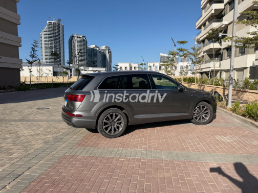 Audi Q7 2018 Gray Automatic Used for Sale in Nasr city - 1