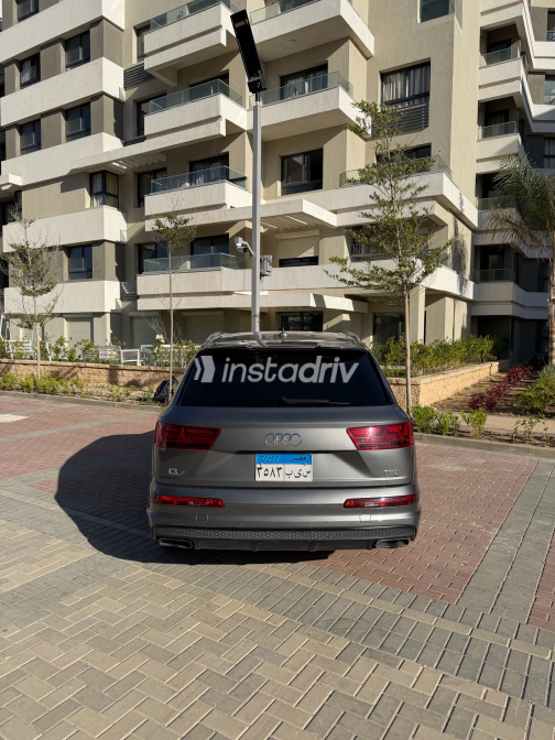 Audi Q7 2018 Gray Automatic Used for Sale in Nasr city - 3