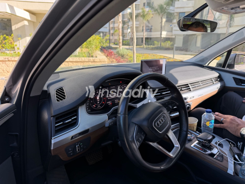 Audi Q7 2018 Gray Automatic Used for Sale in Nasr city - 4