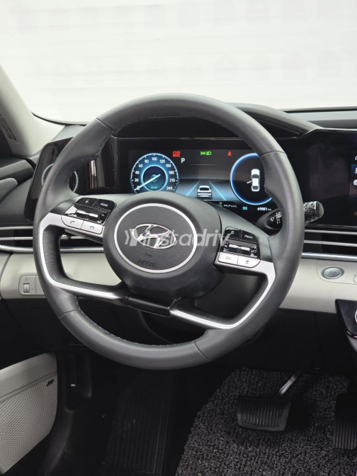 Hyundai Avante 2021 Red Automatic Used for Sale in Greater Cairo ( Cairo + Giza) - 2